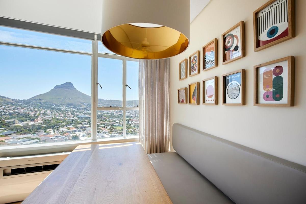Round About Town Apartment *