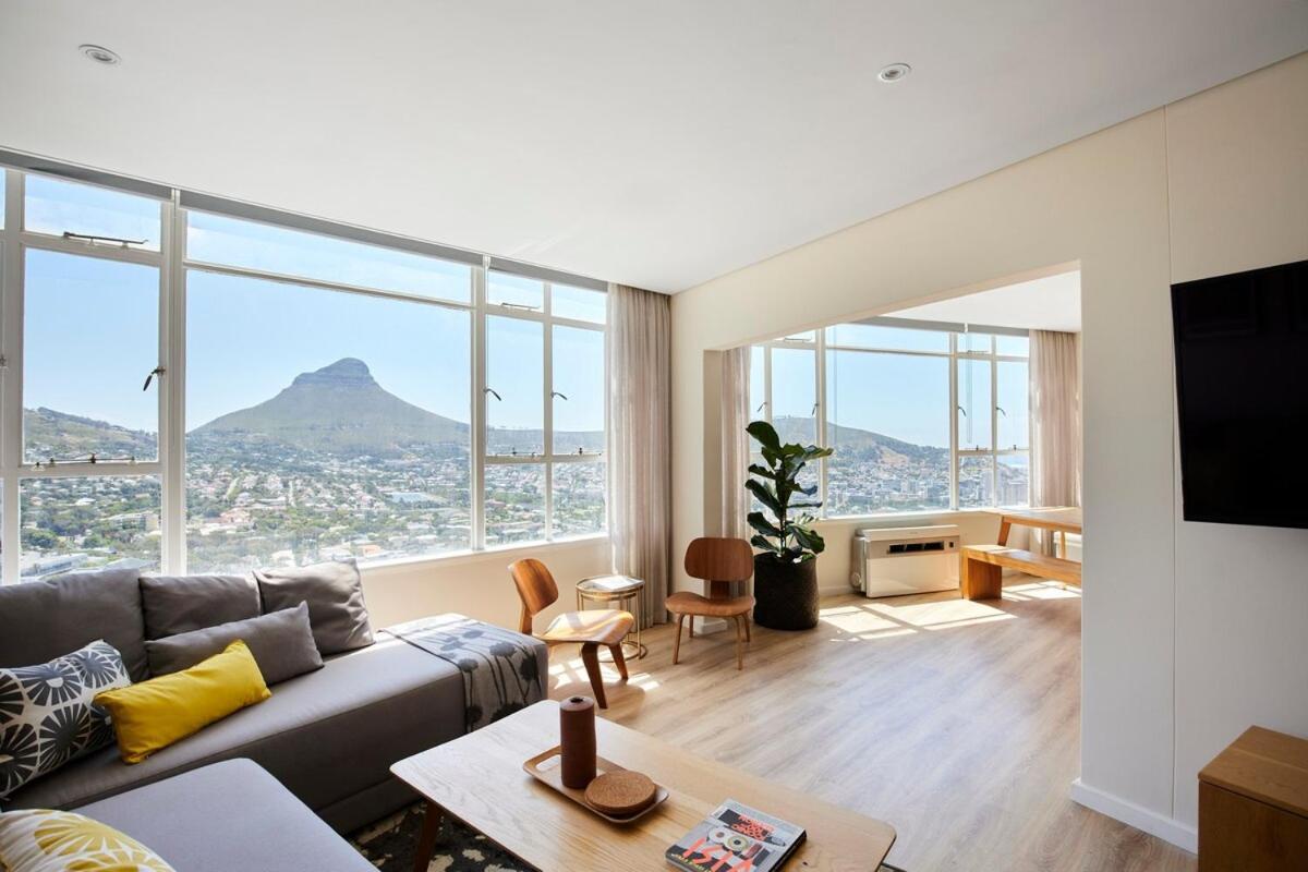 Apartment Round About Town *